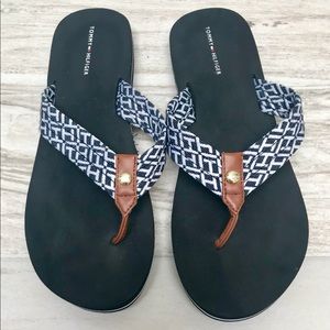 Tommy Hilfiger Size 9.5 Black & White Flip Flops